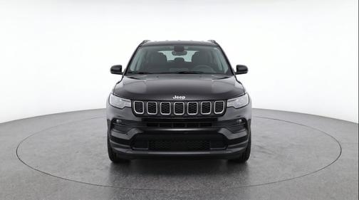 Diamond Black Crystal Pearlcoat 2025 Jeep Compass Latitude
