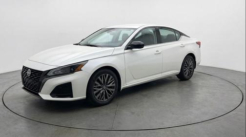 Glacier White 2025 Nissan Altima SV FWD