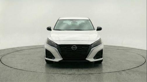 Glacier White 2025 Nissan Altima SV FWD