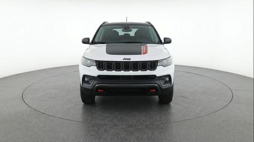 Bright White Clearcoat 2025 Jeep Compass Trailhawk