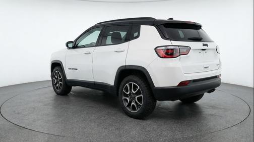 Bright White Clearcoat 2025 Jeep Compass Trailhawk