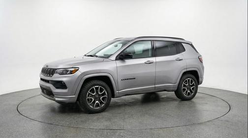 Silver Zynith Metallic Clearcoat 2025 Jeep Compass Trailhawk