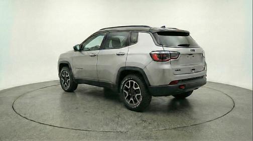 Silver Zynith Metallic Clearcoat 2025 Jeep Compass Trailhawk