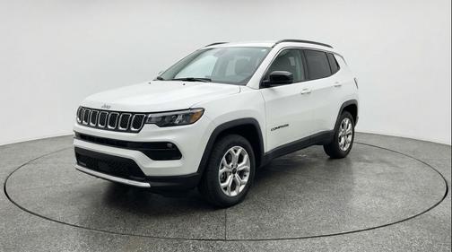 Bright White Clearcoat 2025 Jeep Compass Latitude