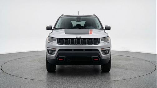Silver Zynith Metallic Clearcoat 2025 Jeep Compass Trailhawk