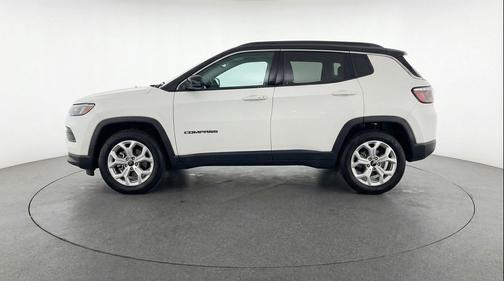 Bright White Clearcoat 2025 Jeep Compass Latitude