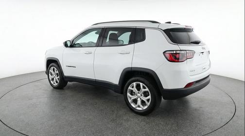 Bright White Clearcoat 2025 Jeep Compass Latitude