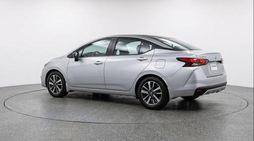 Brilliant Silver Metallic 2025 Nissan Versa 1.6 SV