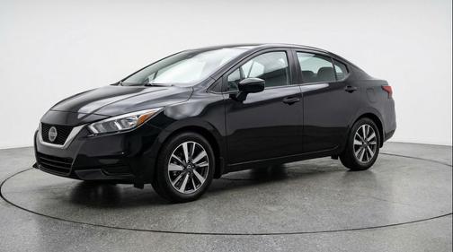Super Black 2025 Nissan Versa 1.6 SV