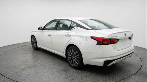 Glacier White 2025 Nissan Altima SV FWD