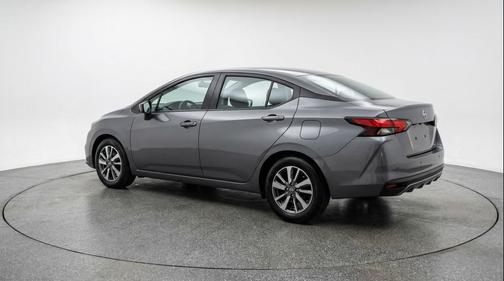 Gun Metallic 2025 Nissan Versa 1.6 SV