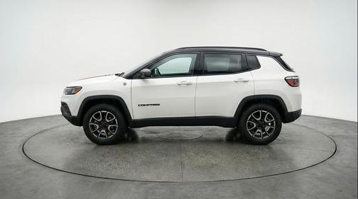 Bright White Clearcoat 2025 Jeep Compass Trailhawk