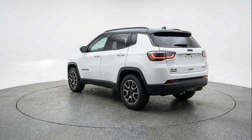 Bright White Clearcoat 2025 Jeep Compass Trailhawk