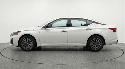 Glacier White 2025 Nissan Altima SV FWD