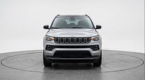 Silver Zynith Metallic Clearcoat 2025 Jeep Compass Limited