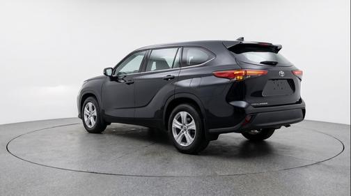 Midnight Black Metallic 2025 Toyota Highlander LE