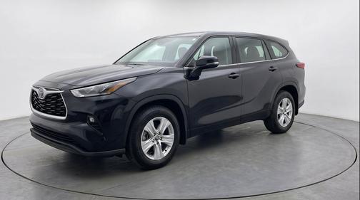 Midnight Black Metallic 2025 Toyota Highlander LE
