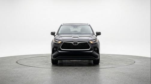 Midnight Black Metallic 2025 Toyota Highlander LE