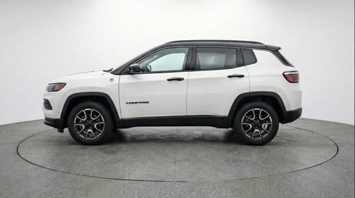 Bright White Clearcoat 2025 Jeep Compass Trailhawk