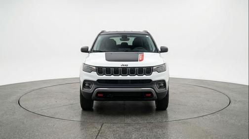Bright White Clearcoat 2025 Jeep Compass Trailhawk