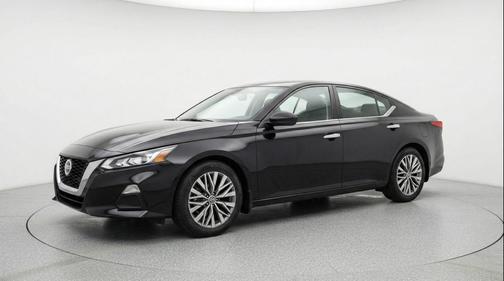 Super Black 2025 Nissan Altima SV FWD