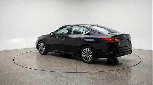 Super Black 2025 Nissan Altima SV FWD