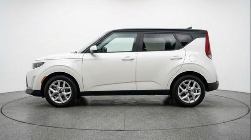 Snow White Pearl 2025 Kia Soul LX