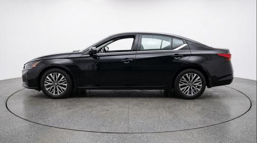 Super Black 2025 Nissan Altima SV FWD
