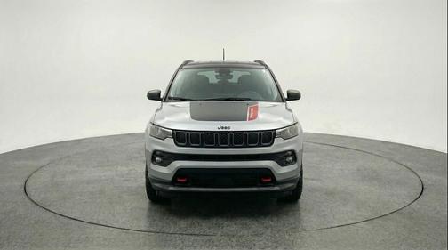 Silver Zynith Metallic Clearcoat 2025 Jeep Compass Trailhawk