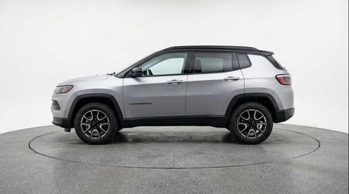 Silver Zynith Metallic Clearcoat 2025 Jeep Compass Trailhawk