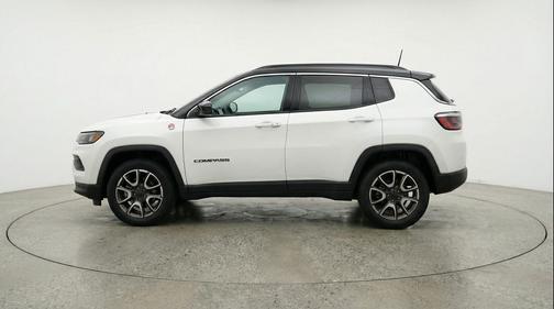 Bright White Clearcoat 2025 Jeep Compass Trailhawk