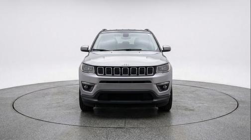 Silver Zynith Metallic Clearcoat 2025 Jeep Compass Limited