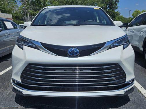 2023 Toyota Sienna LE