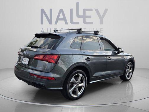 Daytona Gray Pearl Effect 2020 Audi Q5 45 Titanium Premium