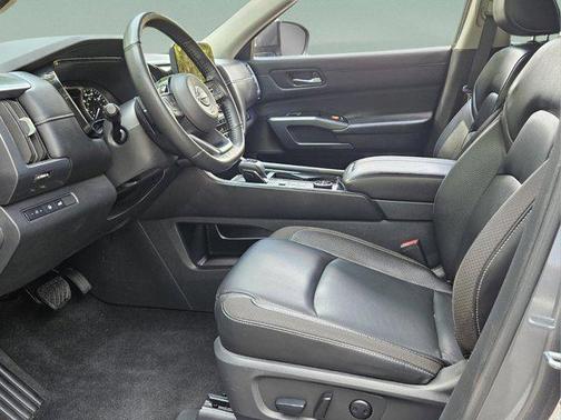 2022 Nissan Pathfinder SL 4WD