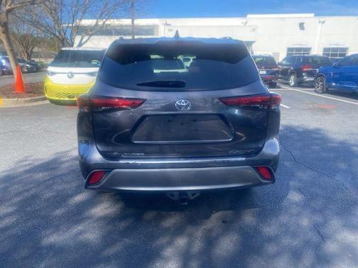 2022 Toyota Highlander Platinum