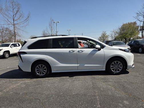 2025 Toyota Sienna XLE