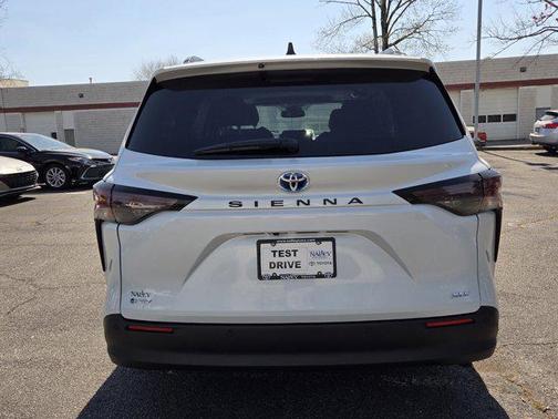 2025 Toyota Sienna XLE