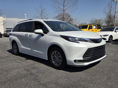 2025 Toyota Sienna XLE