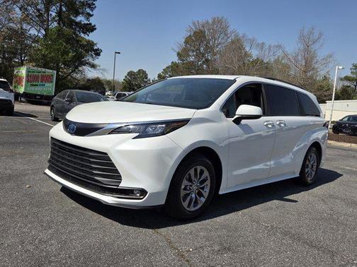 2025 Toyota Sienna XLE