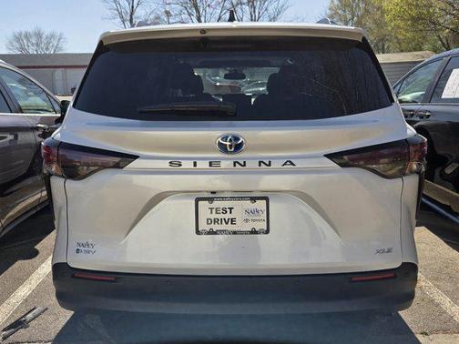 2025 Toyota Sienna XLE