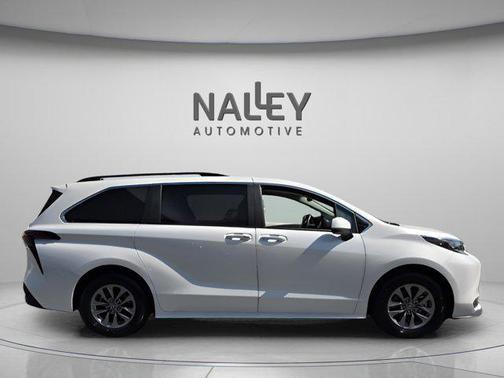 2025 Toyota Sienna XLE