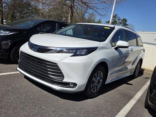 2025 Toyota Sienna XLE