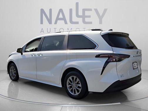 2025 Toyota Sienna XLE