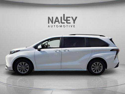 2025 Toyota Sienna XLE