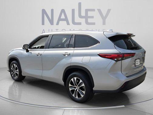 Celestial Silver Metallic 2023 Toyota Highlander XLE