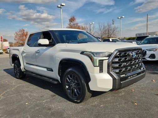 2022 Toyota Tundra Hybrid Platinum