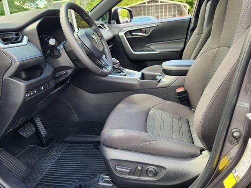 2024 Toyota RAV4 Hybrid SE