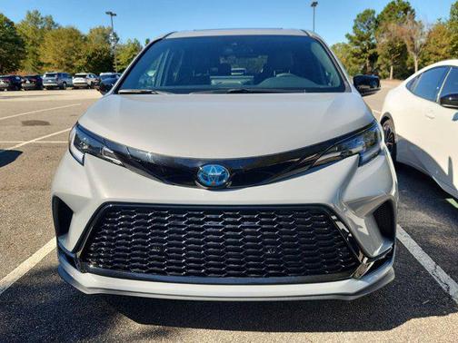 2025 Toyota Sienna XSE 7 Passenger