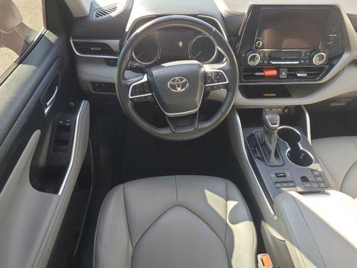 2023 Toyota Highlander Platinum